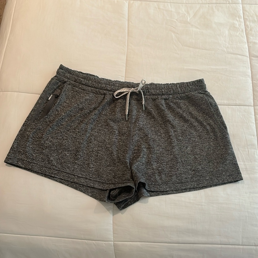 Vuori Shorts